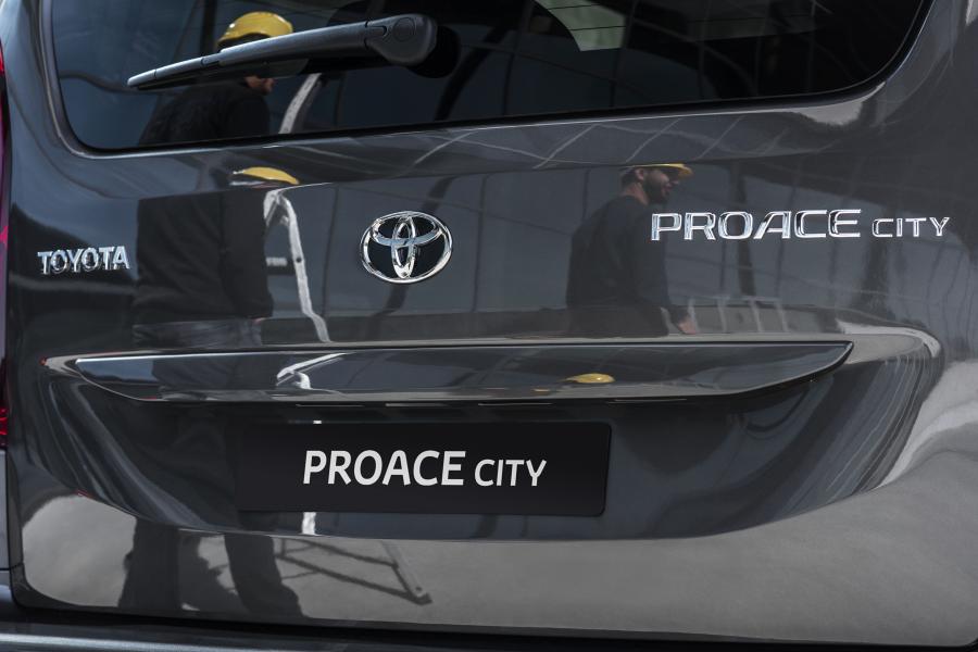 Логотип Toyota ProAce City Verso Long 2019 года  (EU) (фото 15 из 34)